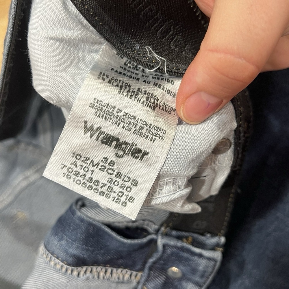 Wrangler Blue Comfort Flex Waist Denim Shorts, 2-Pack, Men's Size 38 - Picture 4 of 9
